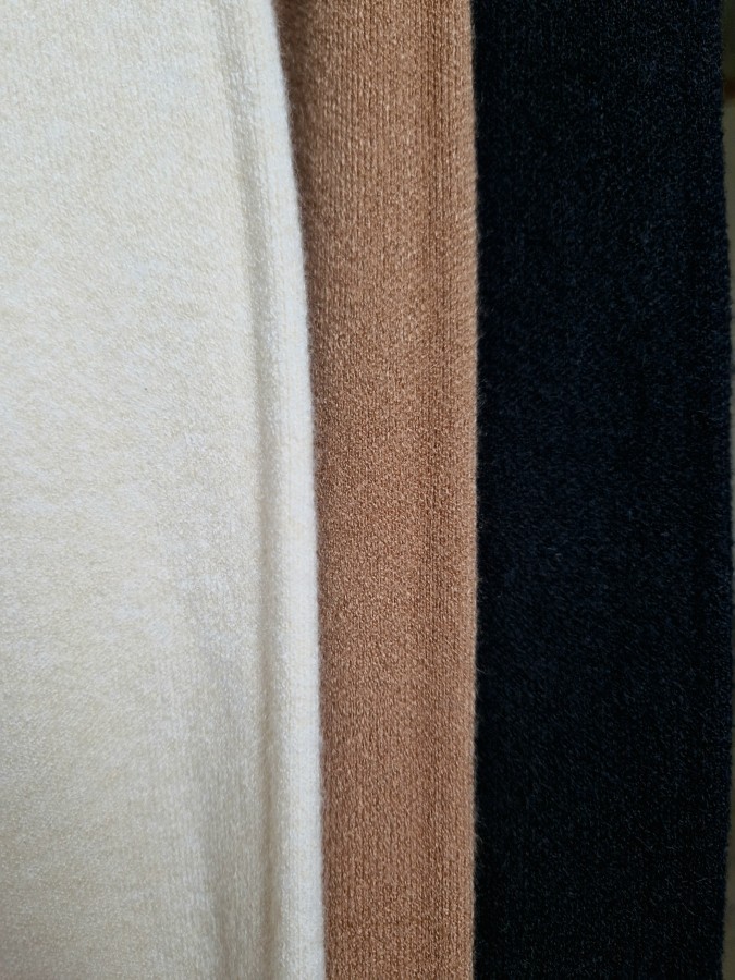 Megzta suknelė paaukštinta apykakle (3 spalvos)