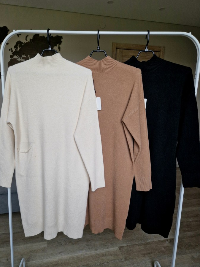 Megzta suknelė paaukštinta apykakle (3 spalvos)