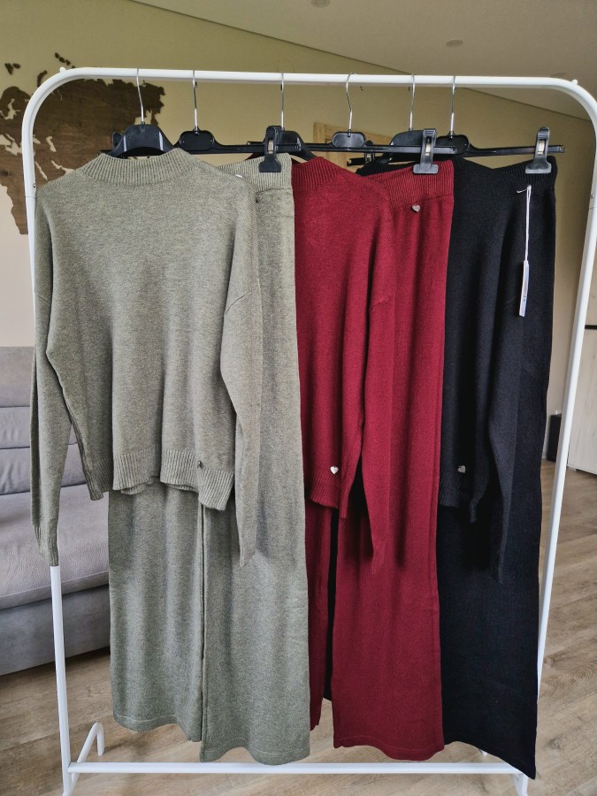 Megztas kostiumėlis (3 spalvos)