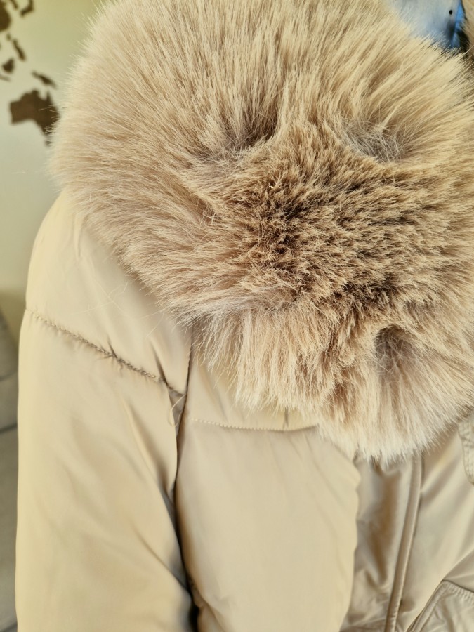 Šilta striukė su kailiuku žiemai (2 spalvos)