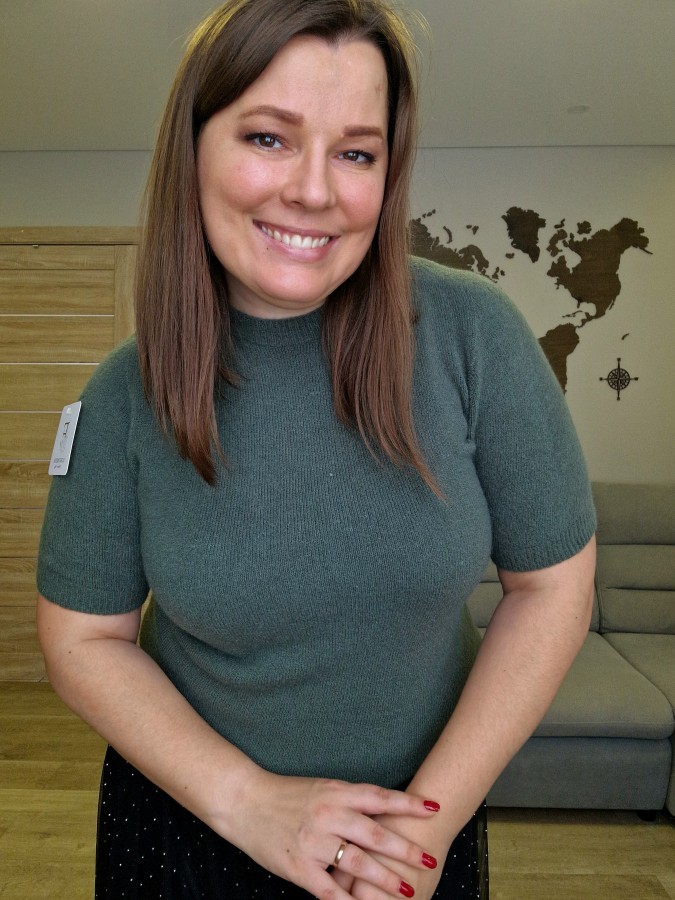 Dailus megztinis trumpomis rankovėmis (5 spalvos)