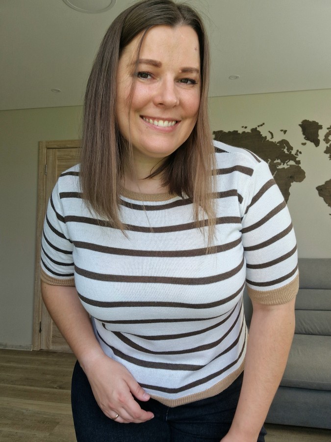 Dryžuotas megztinis trumpomis rankovėmis (2 spalvos)