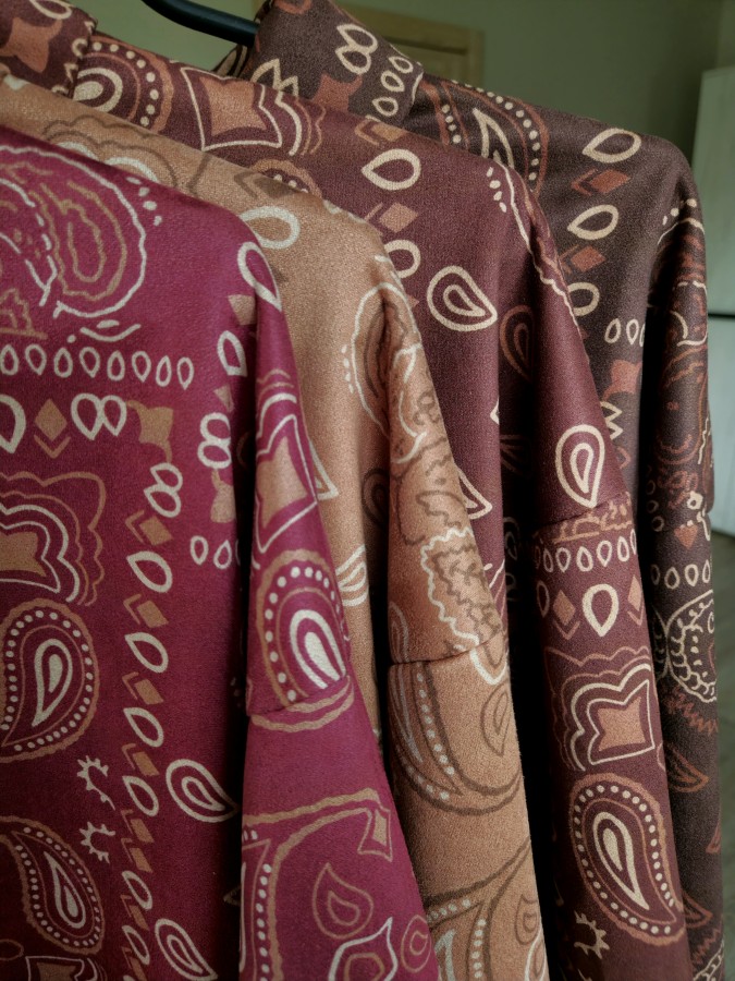 Paisley rašto marškiniai (4 spalvos)