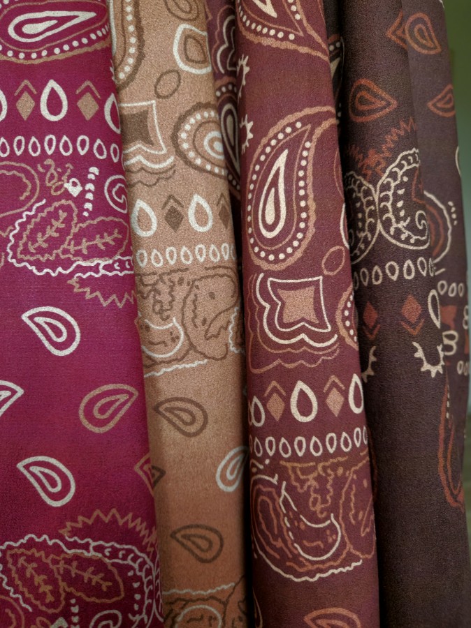 Paisley rašto marškiniai (4 spalvos)