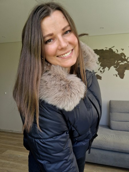 Šilta striukė su kailiuku žiemai (2 spalvos)