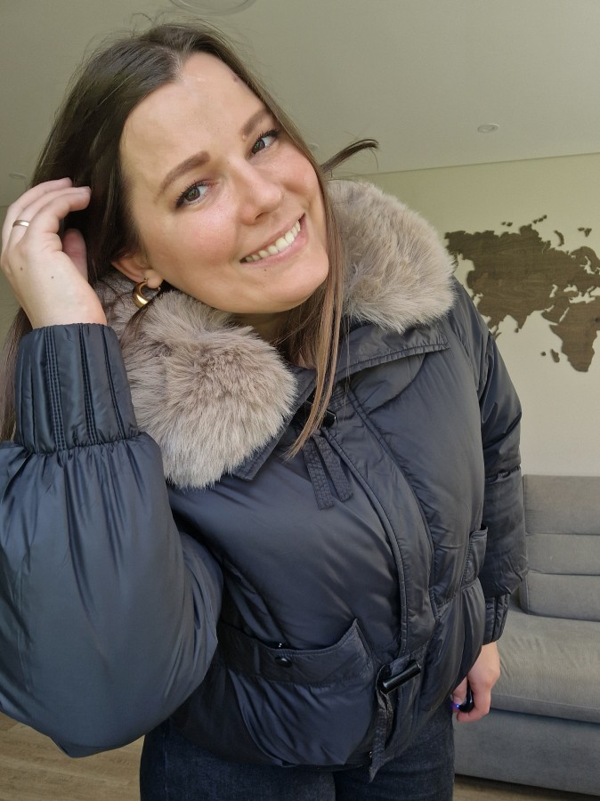 Šilta striukė su kailiuku žiemai (2 spalvos)